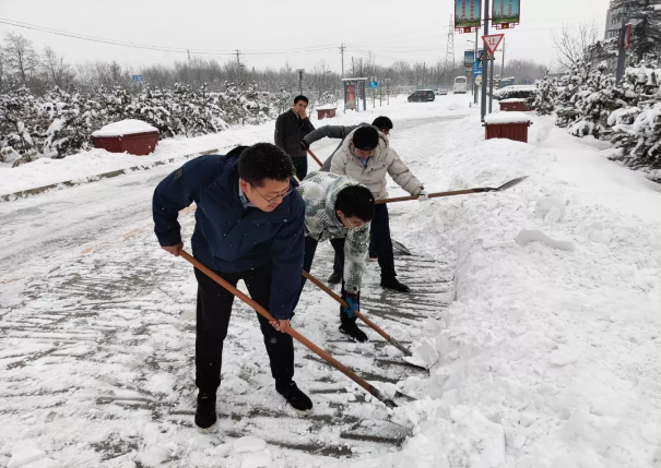 米兰网页版·官方端入口-米兰online(中国)
组织全体员工扫雪除冰(图2) 米兰网页版·官方端入口-米兰online(中国)
组织全体员工扫雪除冰(图2)