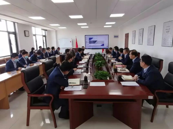 米兰网页版·官方端入口-米兰online(中国)
召开党委理论中心组集体学习会议(图2)