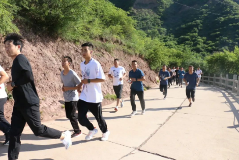 助力文旅市场 展示产投风采——米兰网页版·官方端入口-米兰online(中国)
组织开展员工登山比赛活动(图3)