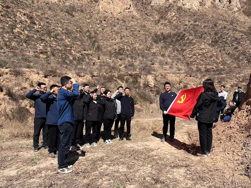 米兰网页版·官方端入口-米兰online(中国)
开展义务植树活动(图3)
